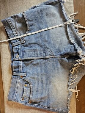 Levi’s Cutoff Denim Shorts W29 Light Wash Raw Hem High Rise Frayed Festival